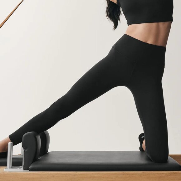 ALO Yoga Pants - NWT ALO 7/8 High Waist Airbrush Leggings Black Size XL Brand New